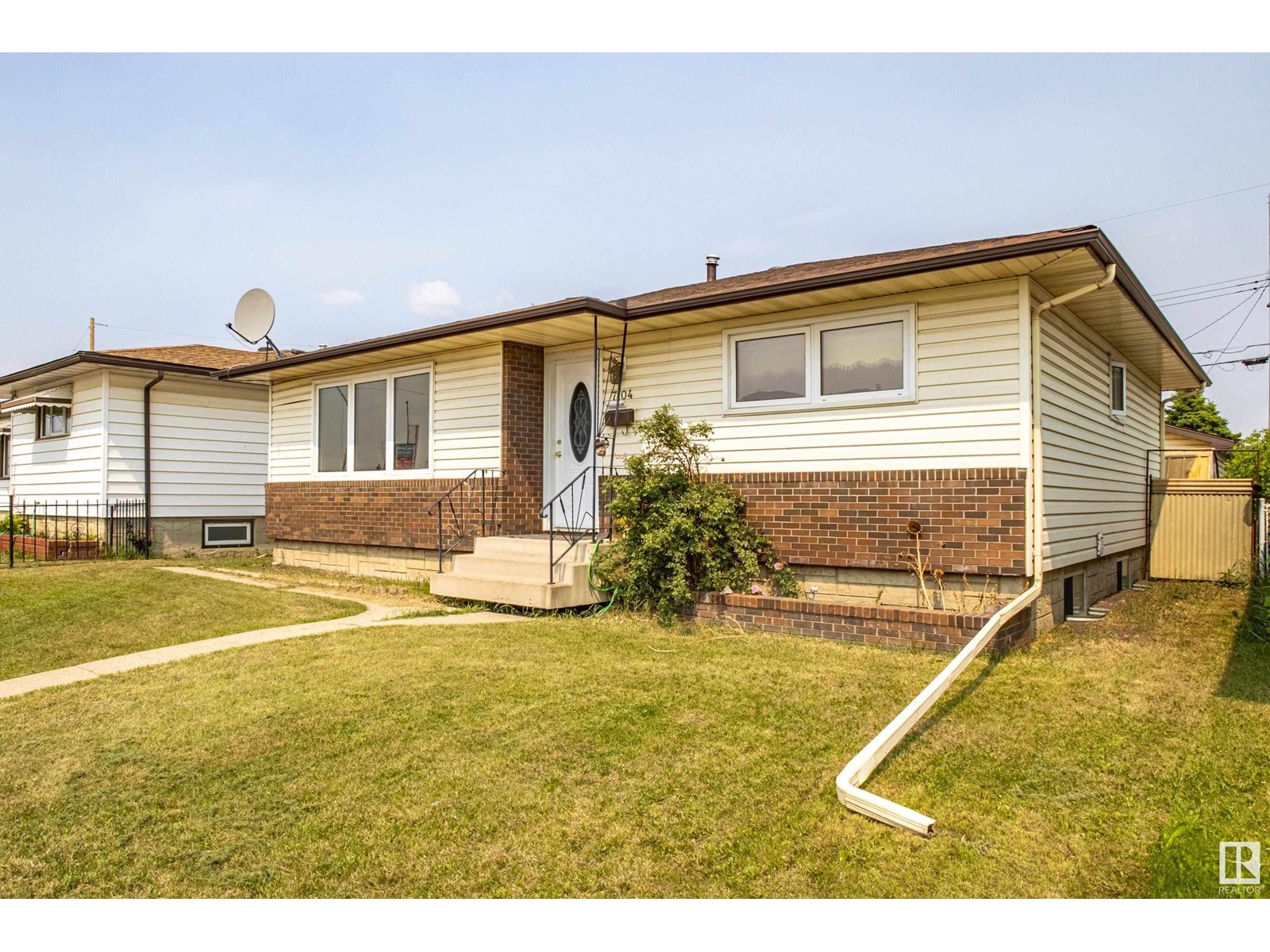 7104 132 AV NW NW