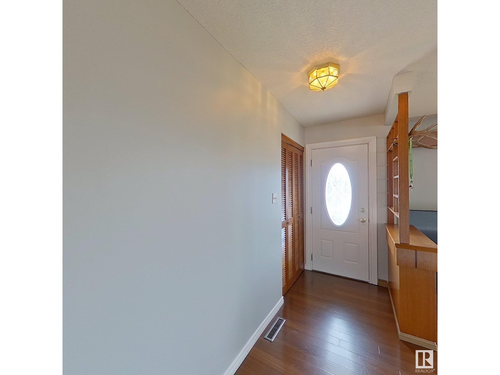 7104 132 AV NW NW