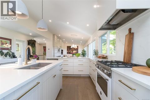 4516 Duart Rd Saanich BC V8N3K2