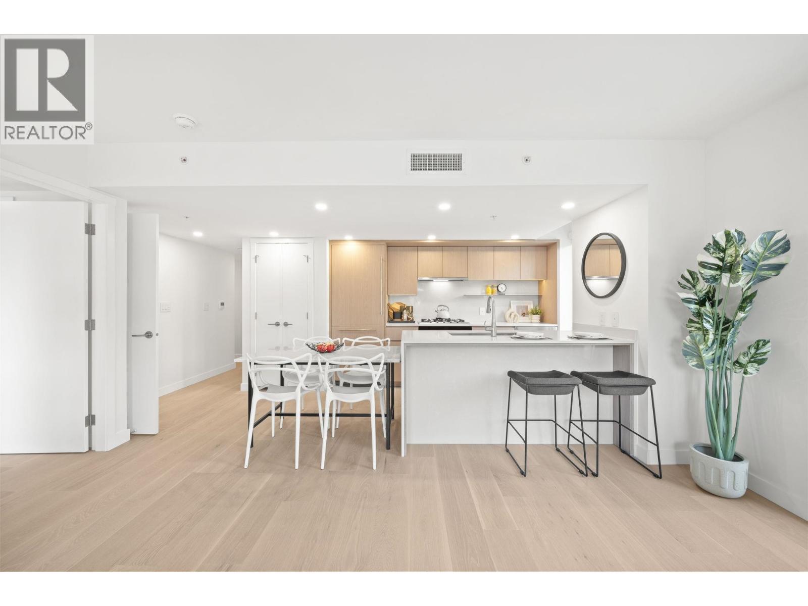 106 5212 CAMBIE STREET