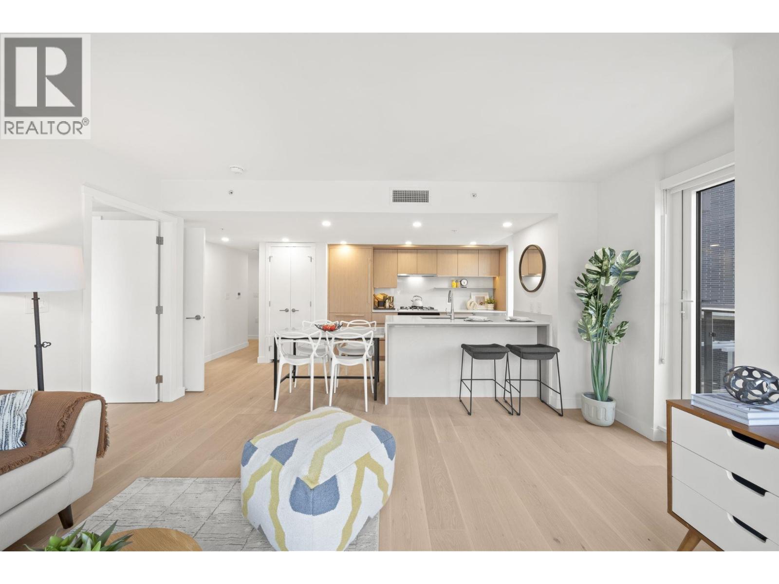 106 5212 CAMBIE STREET