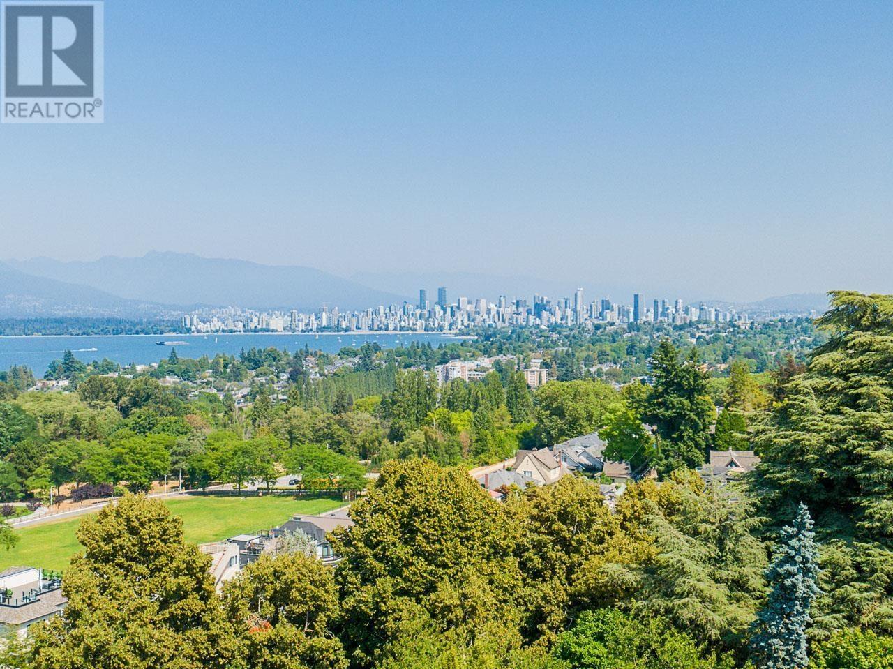 2516 COURTENAY STREET