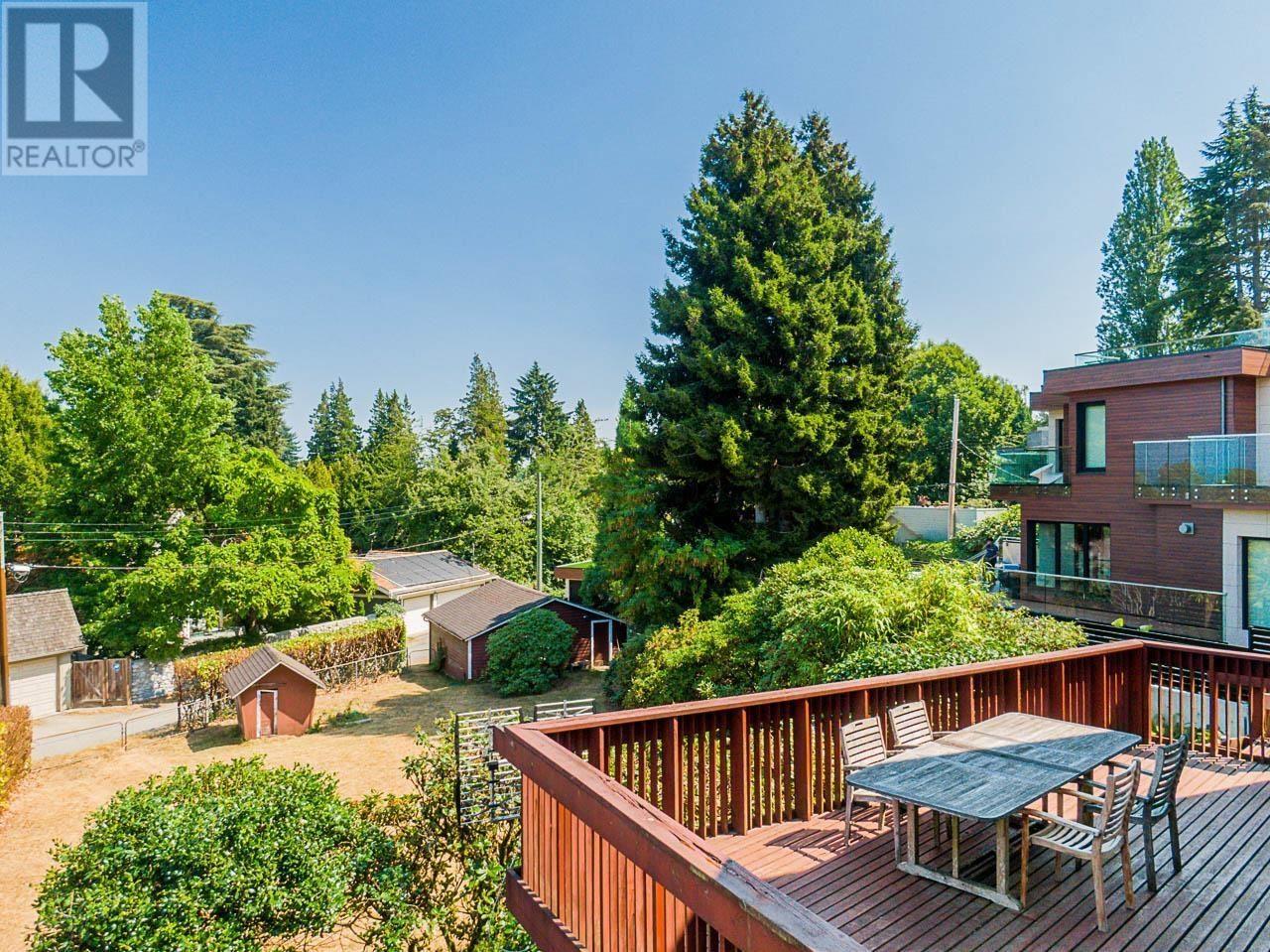 2516 COURTENAY STREET