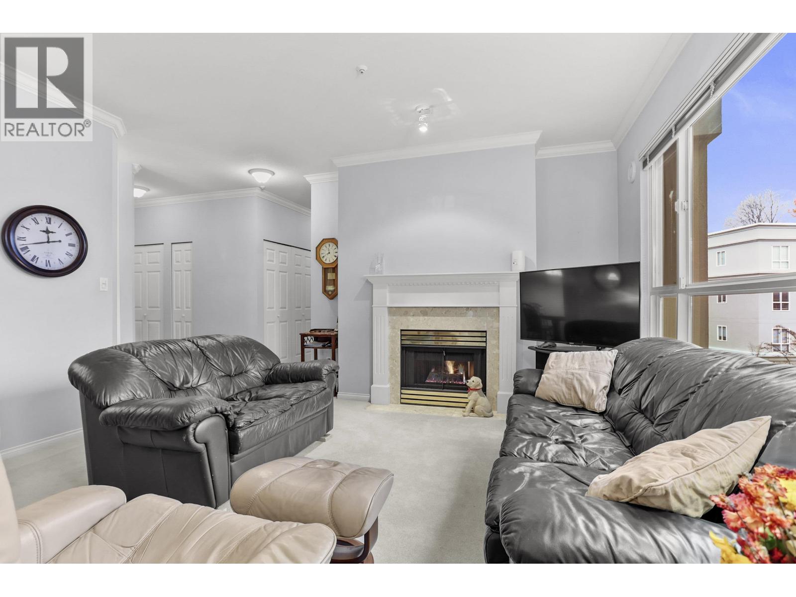 343 3098 GUILDFORD WAY