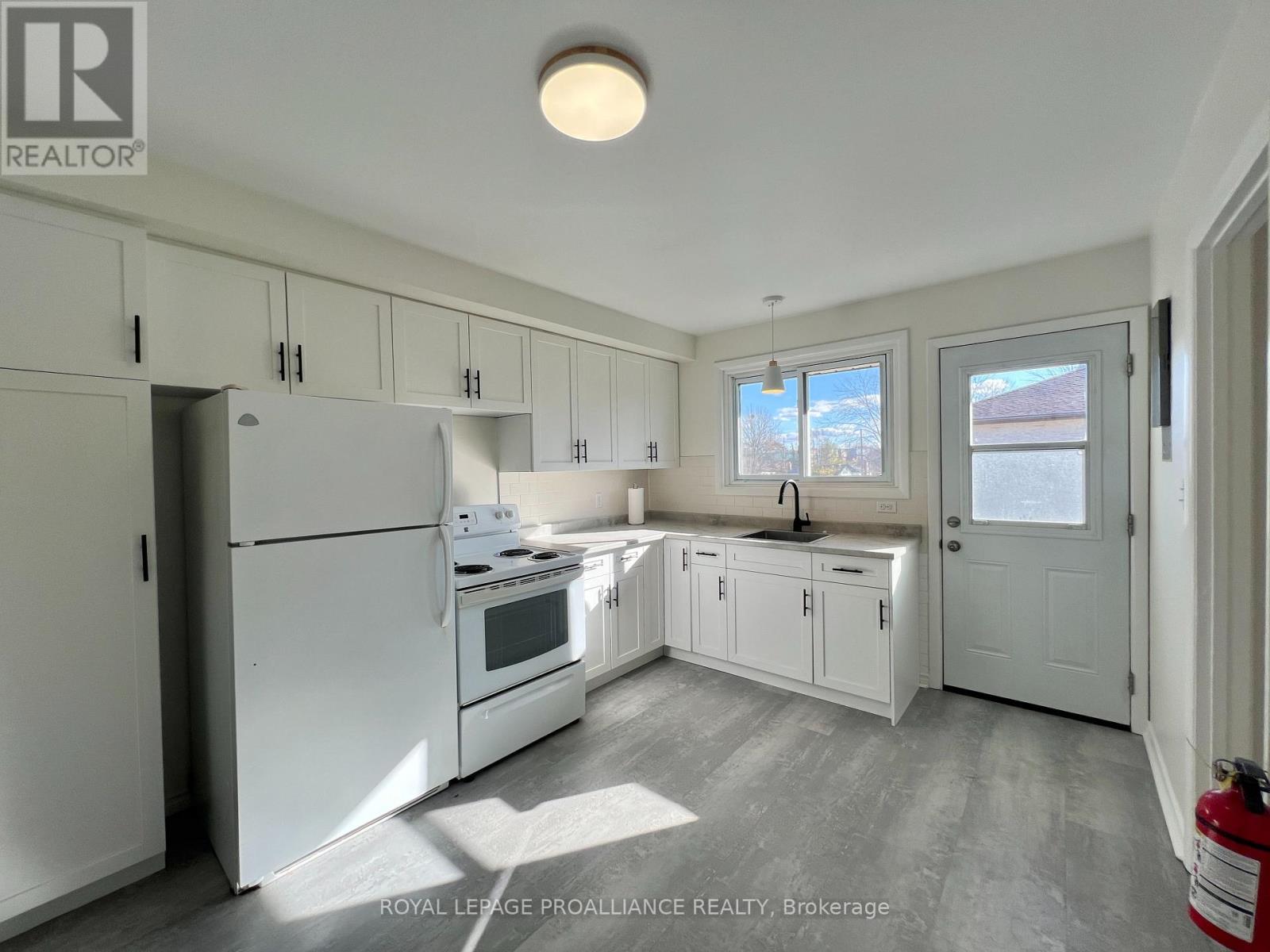 3 - 3 GLENARDEN CRESCENT