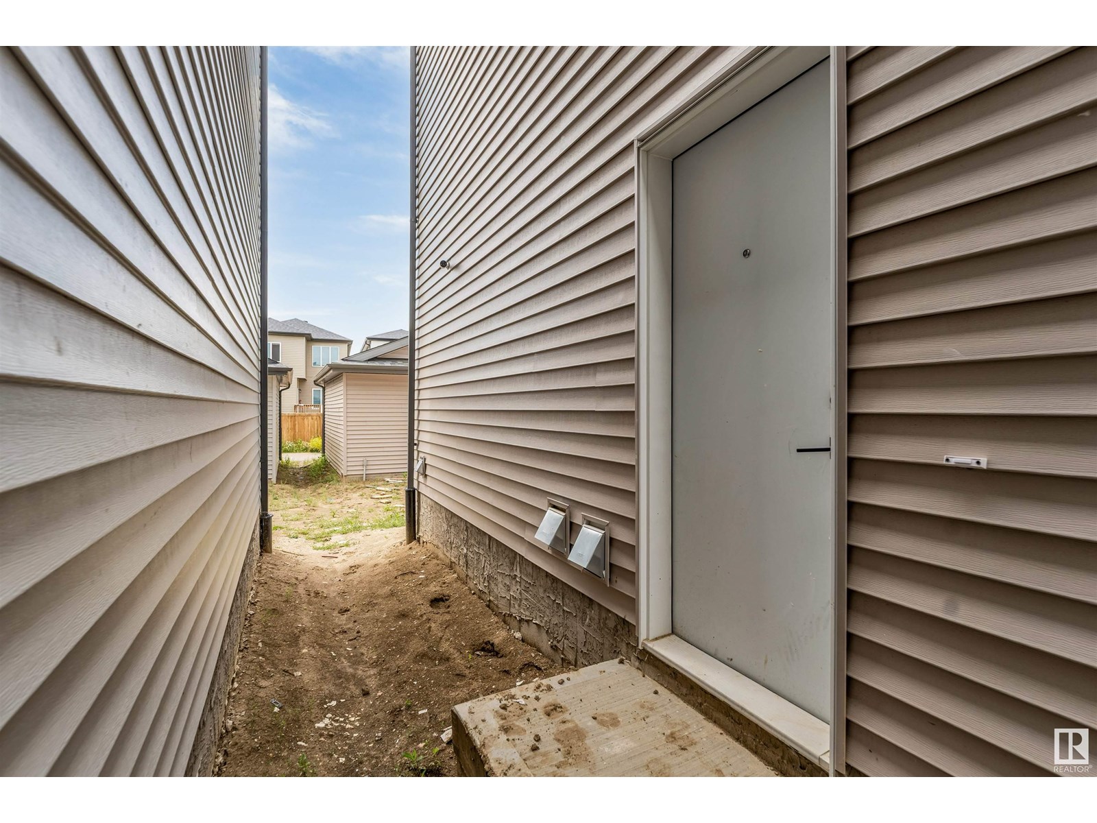 4204 38 ST