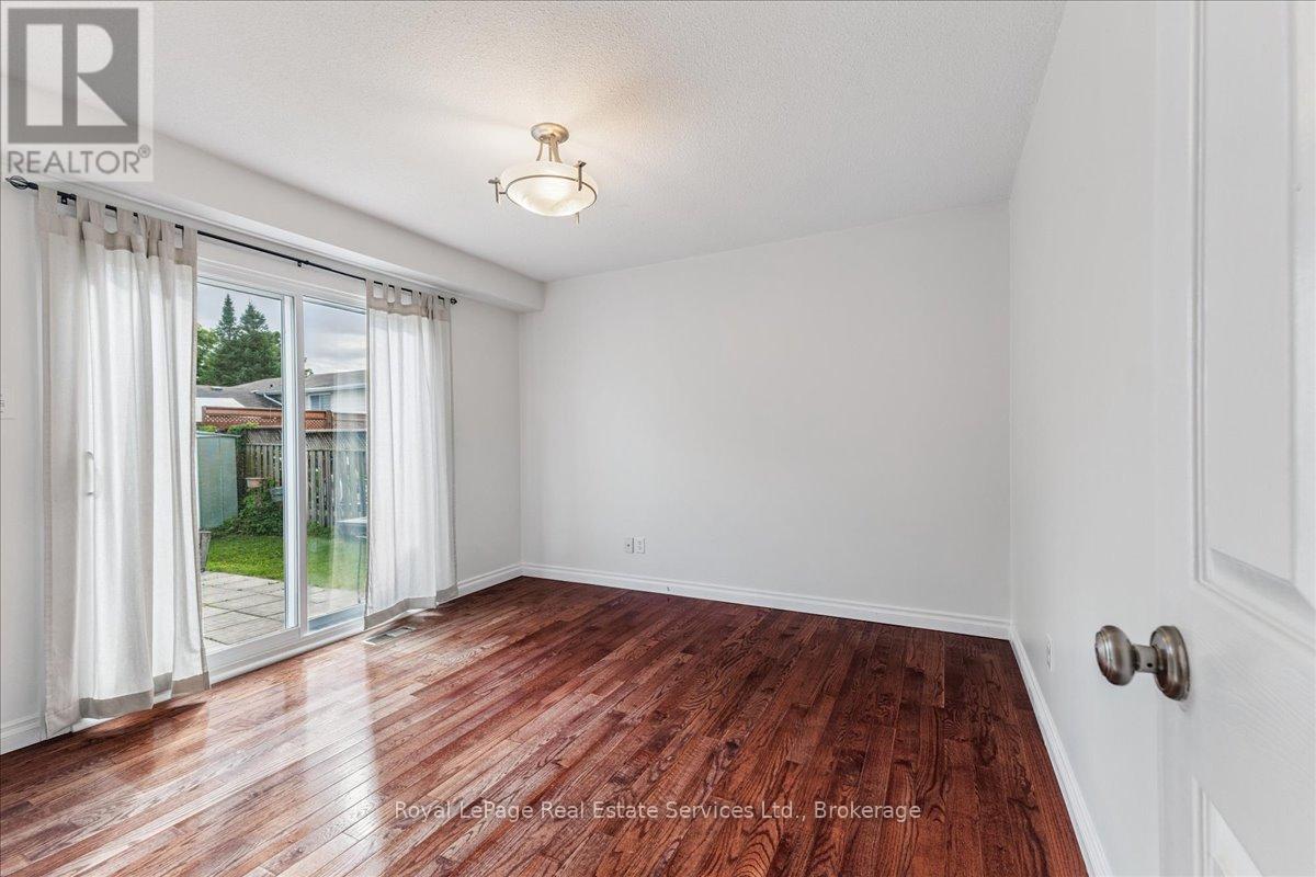 15 QUEENSDALE CRESCENT