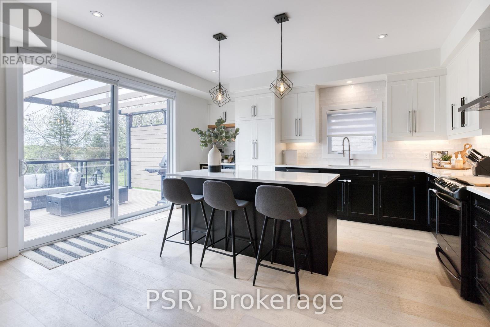 577 DOONWOODS CRESCENT