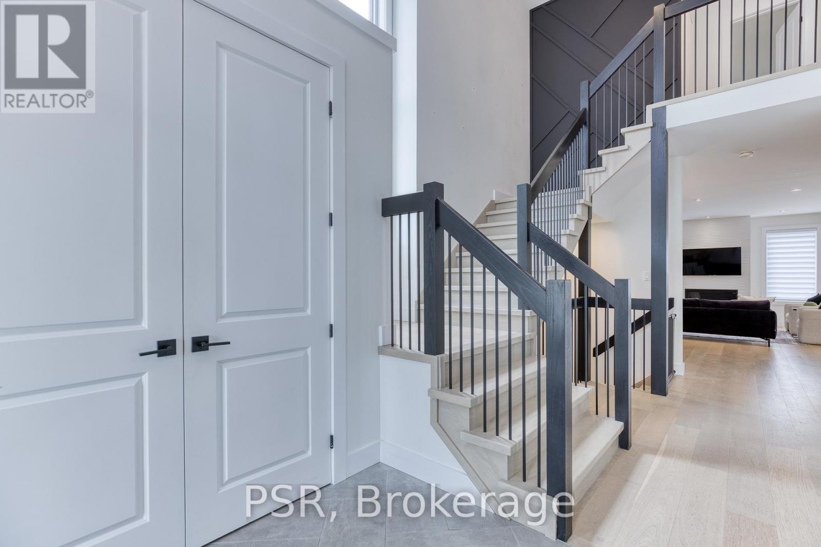 577 DOONWOODS CRESCENT