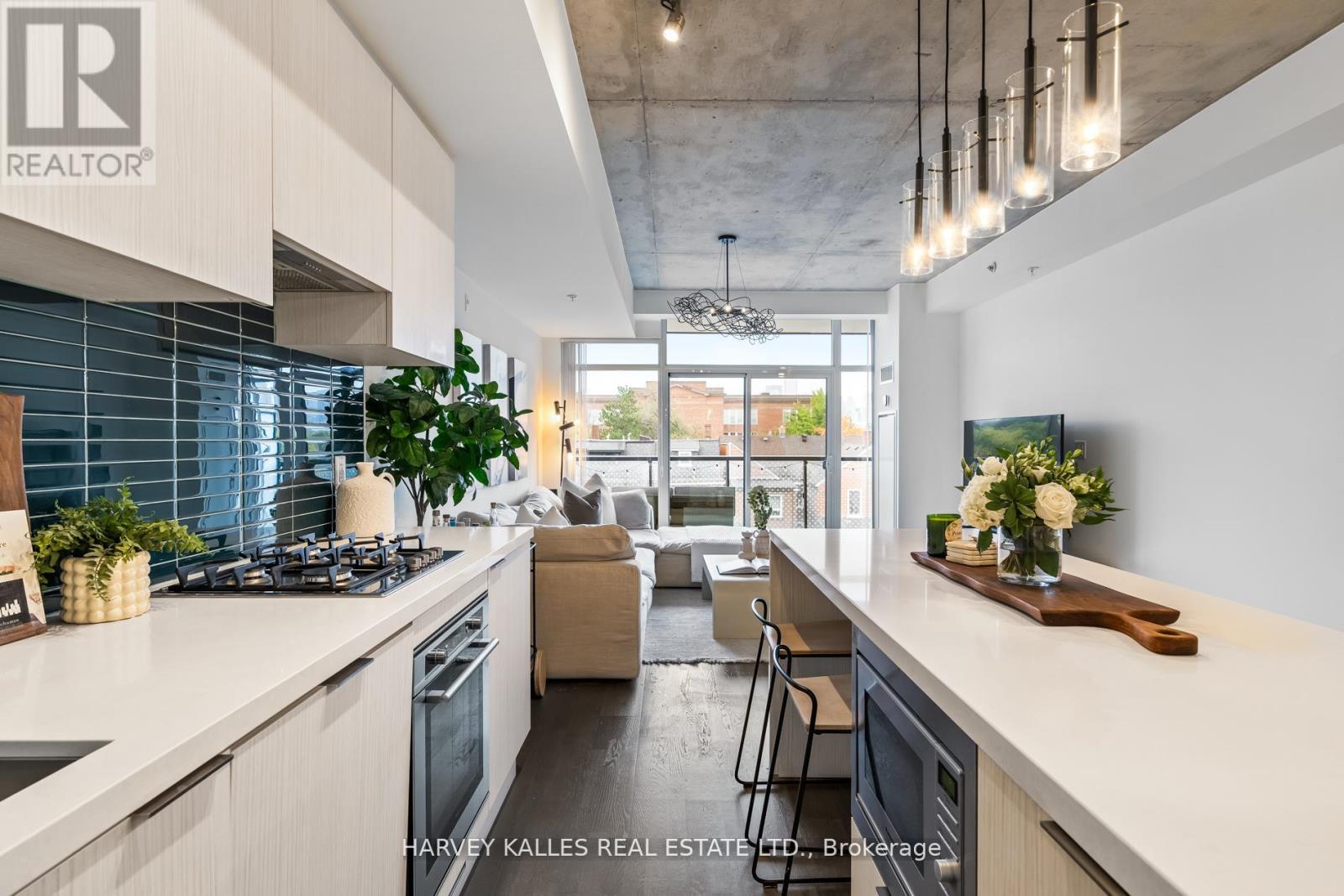 318 - 109 OSSINGTON AVENUE