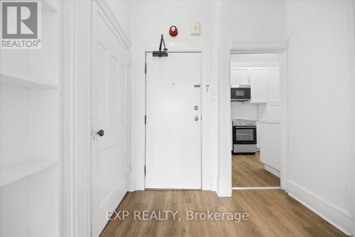 3 - 484 GILMOUR STREET