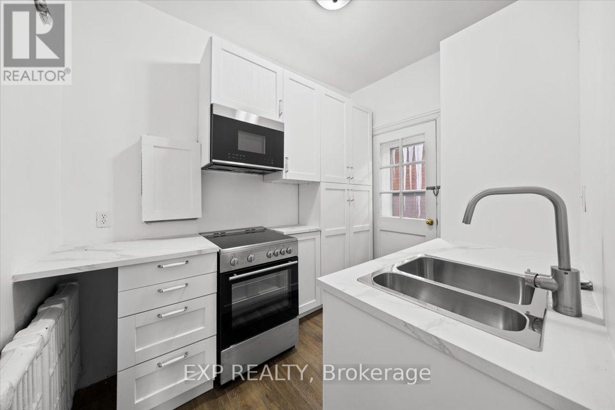 3 - 484 GILMOUR STREET