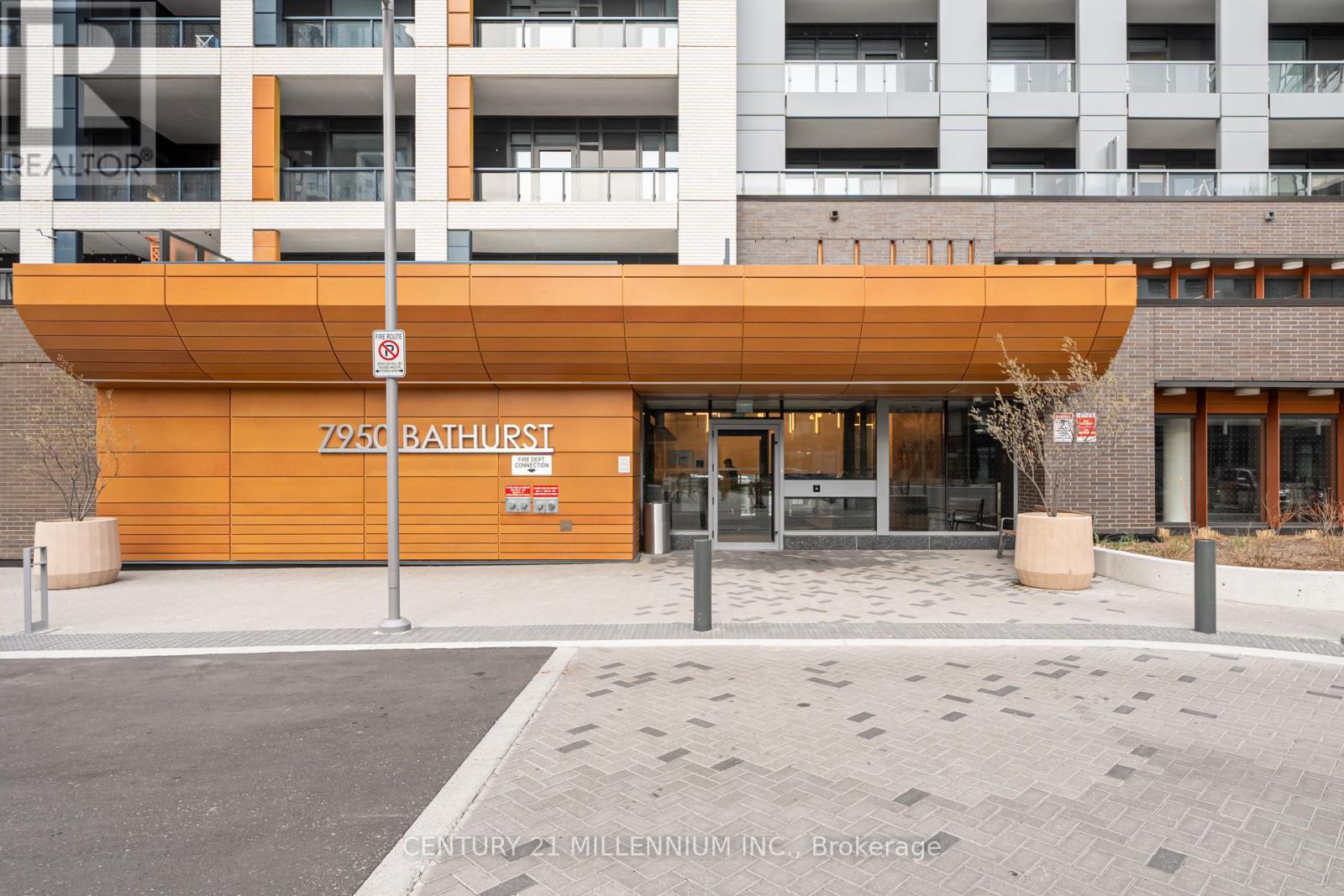 404 - 7950 BATHURST STREET