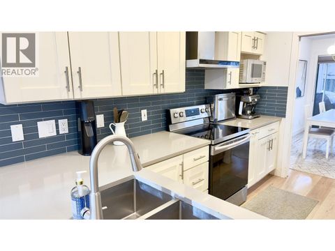 10 2118 EASTERN AVENUE North Vancouver BC V7L3G3