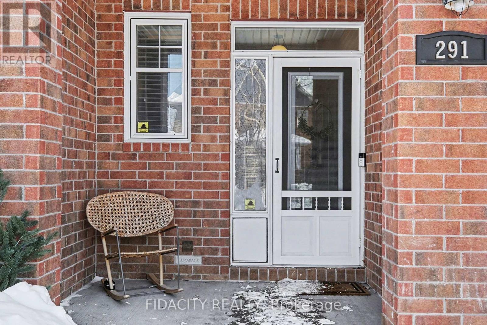 291 HORSESHOE CRESCENT