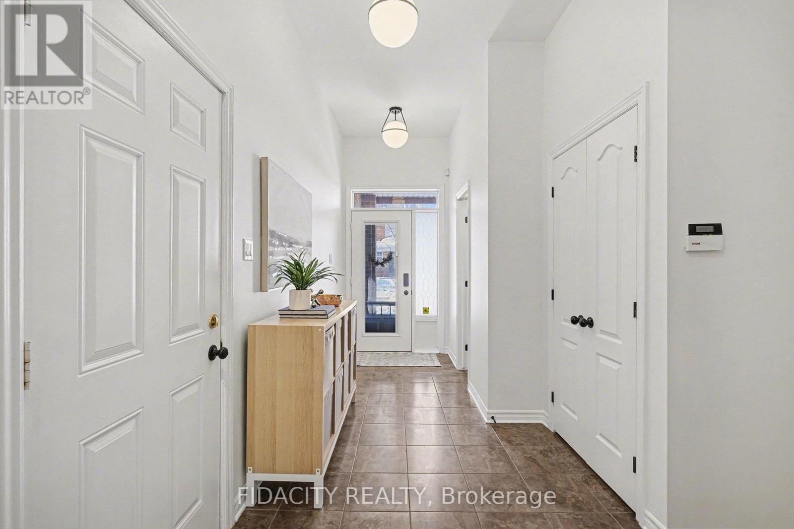 291 HORSESHOE CRESCENT