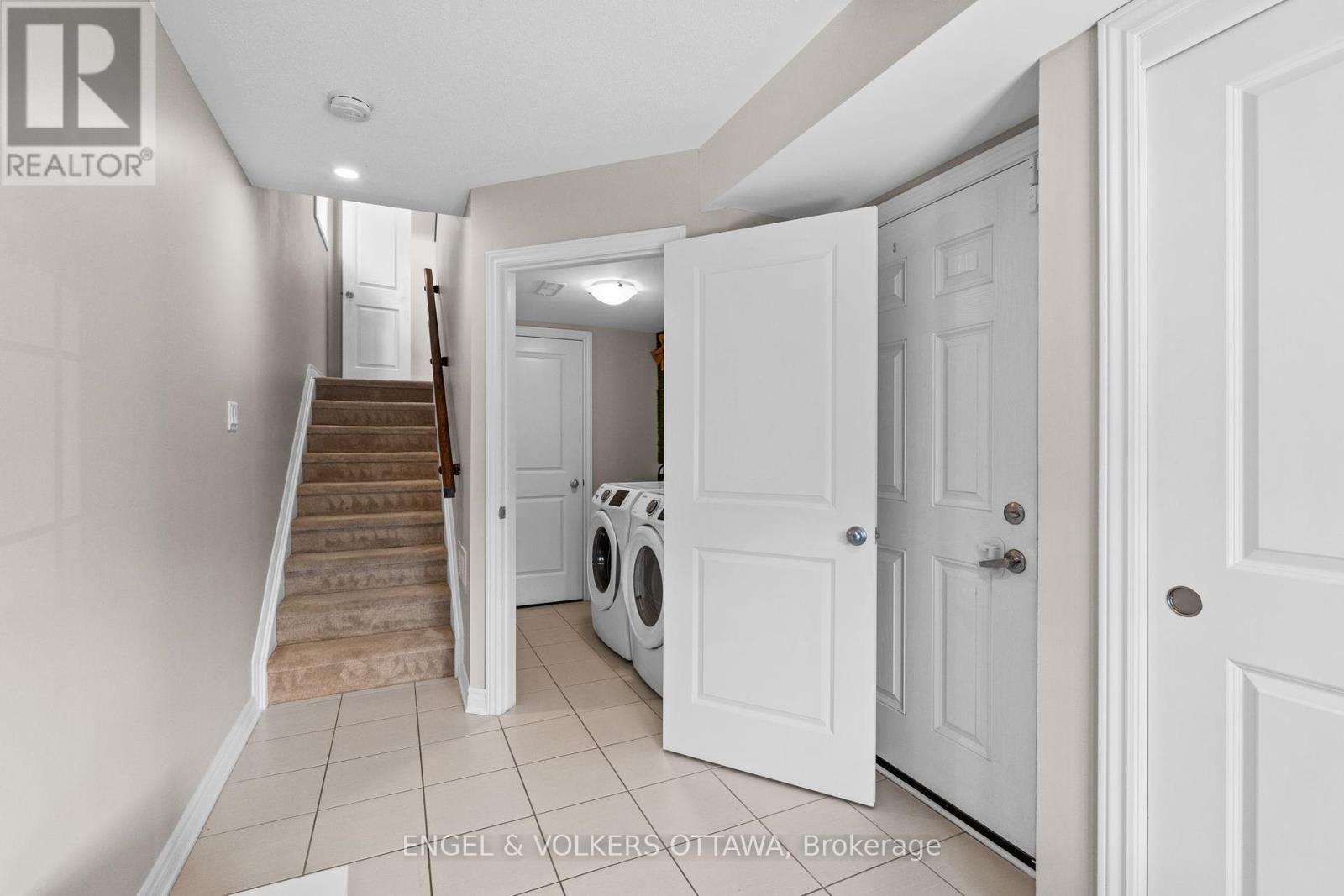 618 LAURALEAF CRESCENT