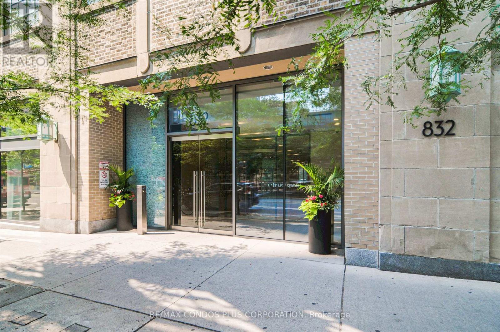 406 - 832 BAY STREET