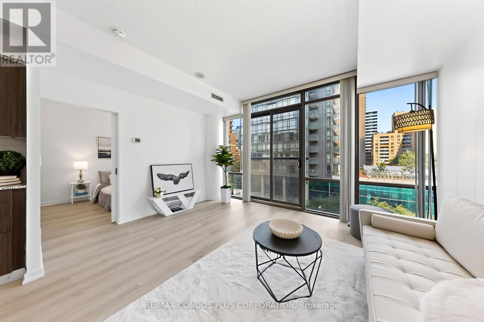 406 - 832 BAY STREET