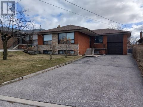 73 BURR AVENUE Toronto (Rustic) ON M6L1V3