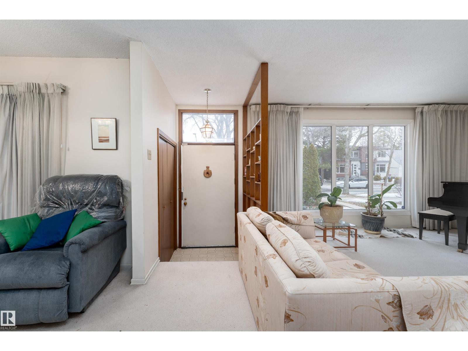 11315 75 AV NW