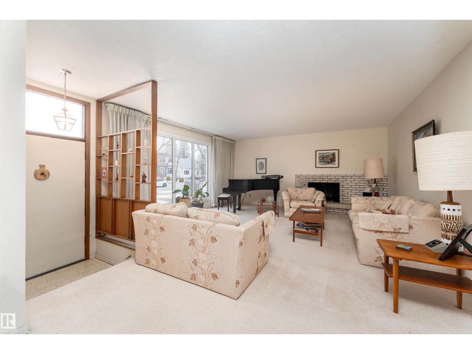 11315 75 AV NW