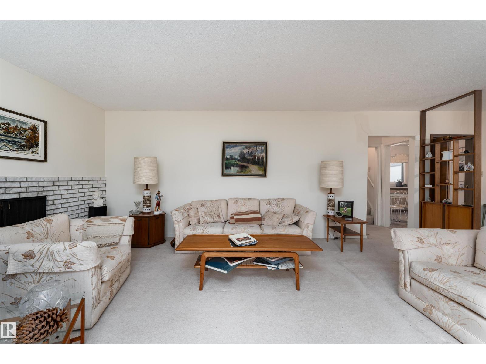 11315 75 AV NW