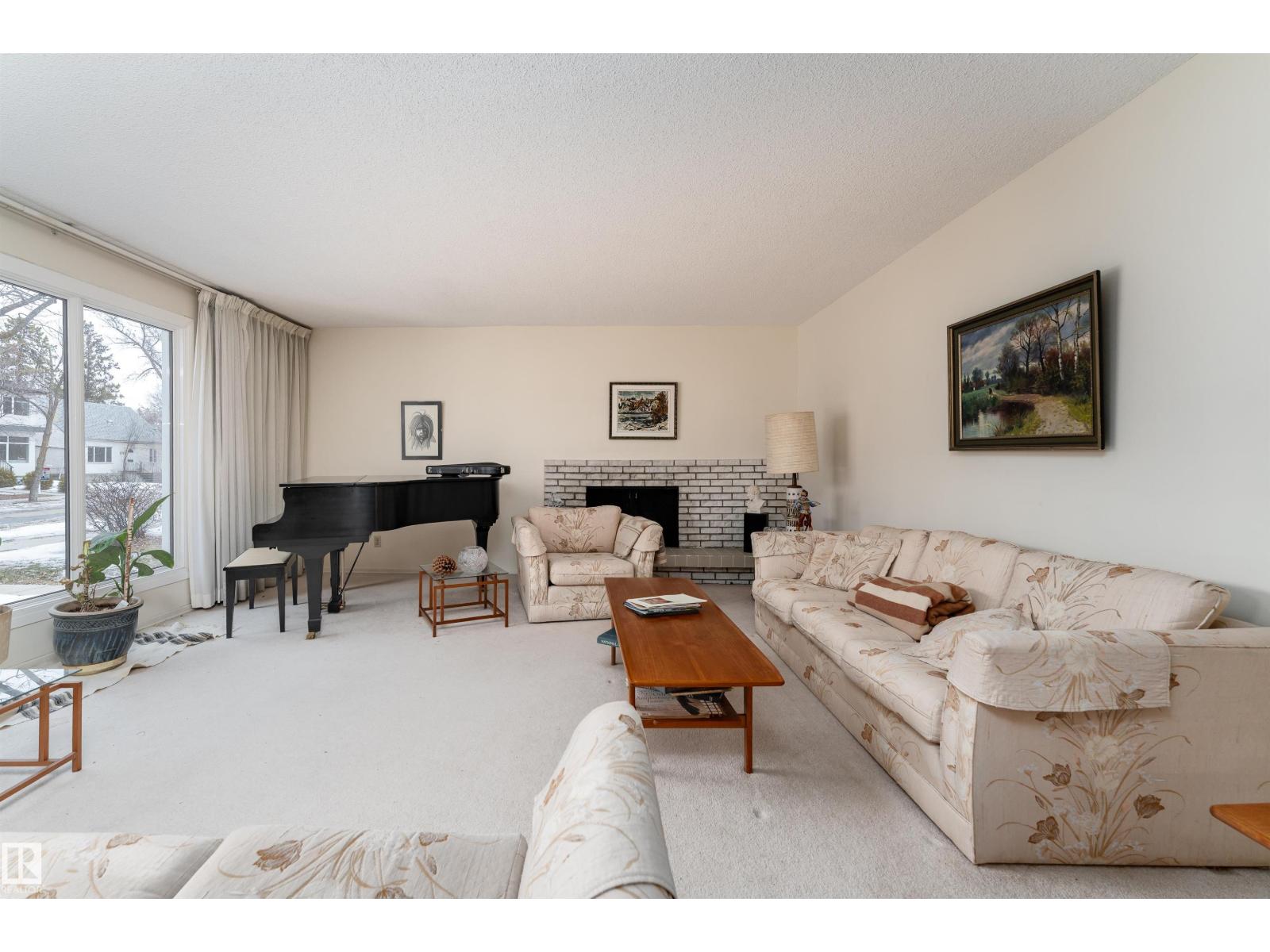 11315 75 AV NW
