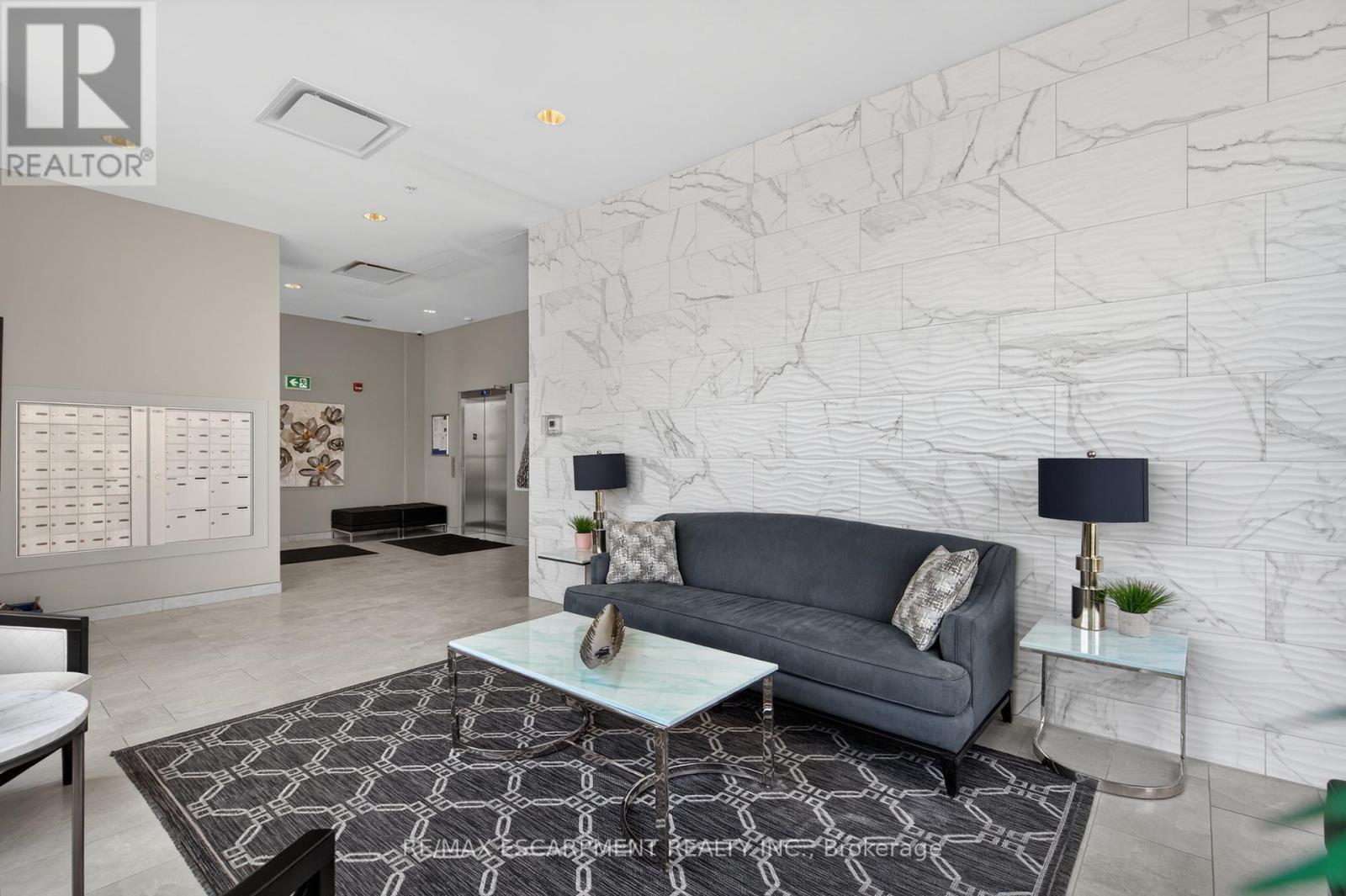 202 - 175 COMMONWEALTH STREET