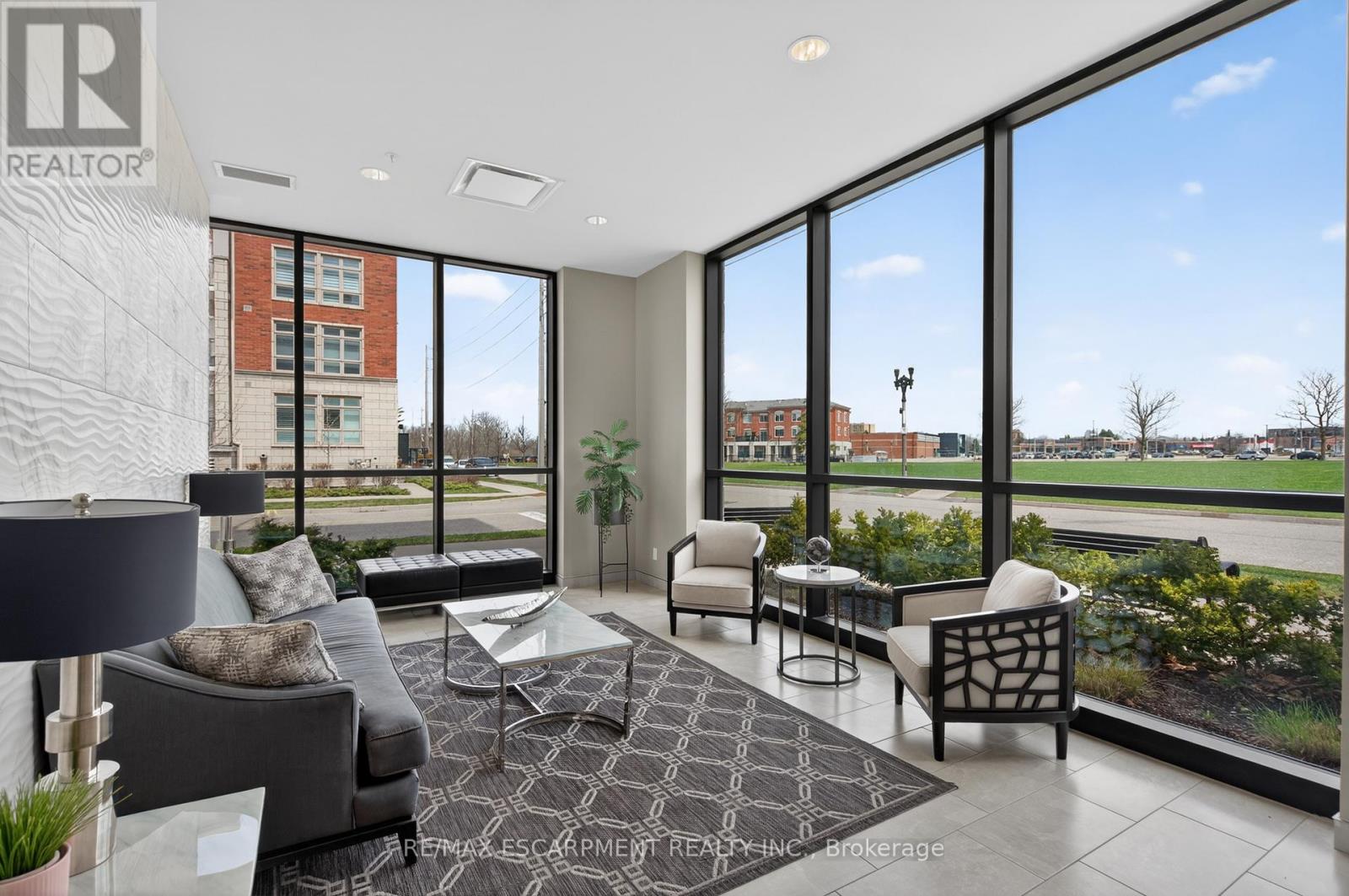 202 - 175 COMMONWEALTH STREET