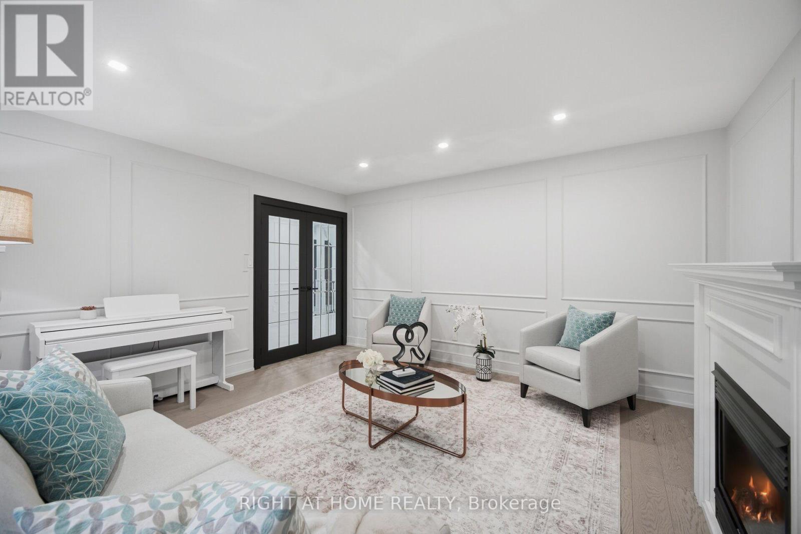 4 SIMMONS CRESCENT