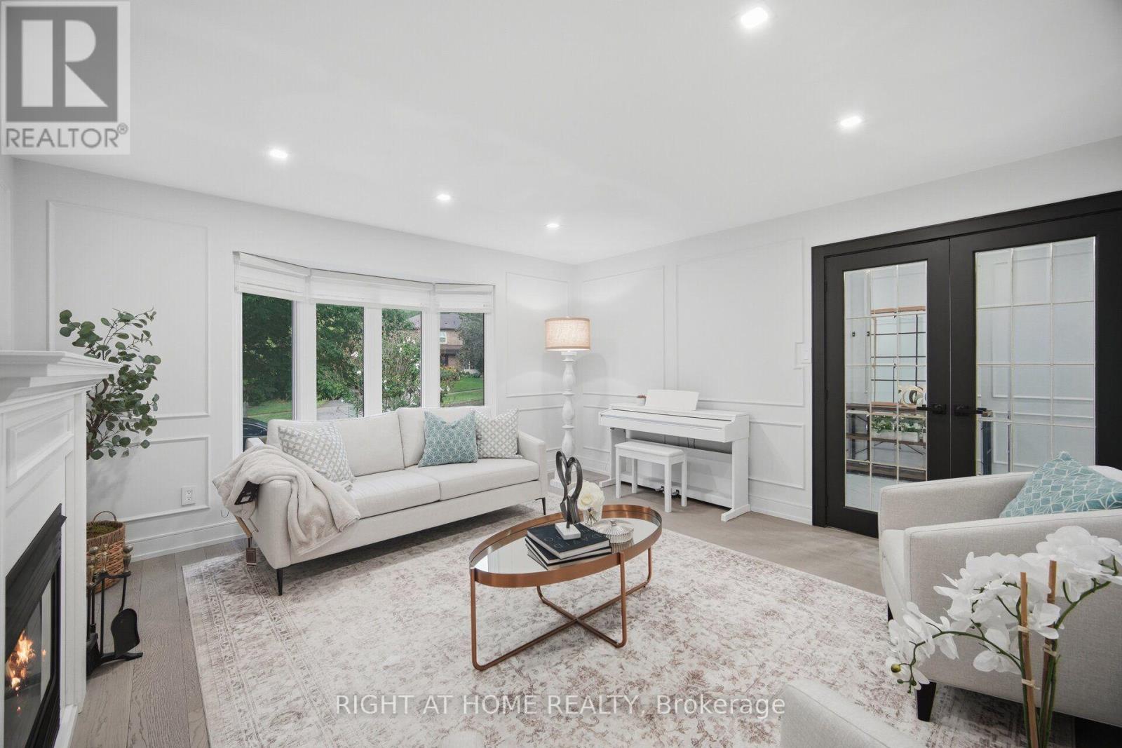 4 SIMMONS CRESCENT