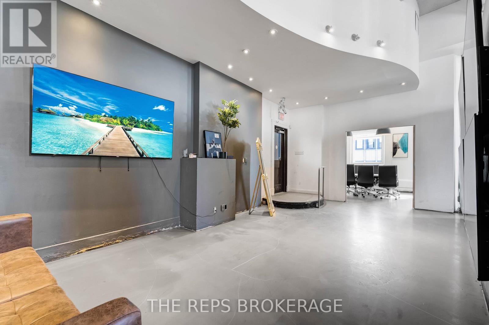 43-45 ECCLES STREET W