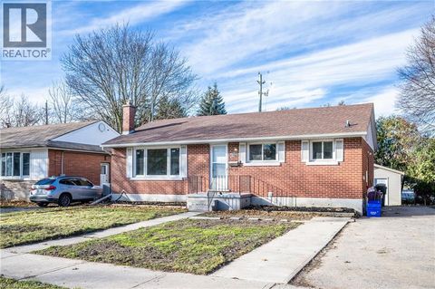 120 MARSHALL Street Waterloo ON N2J2T7