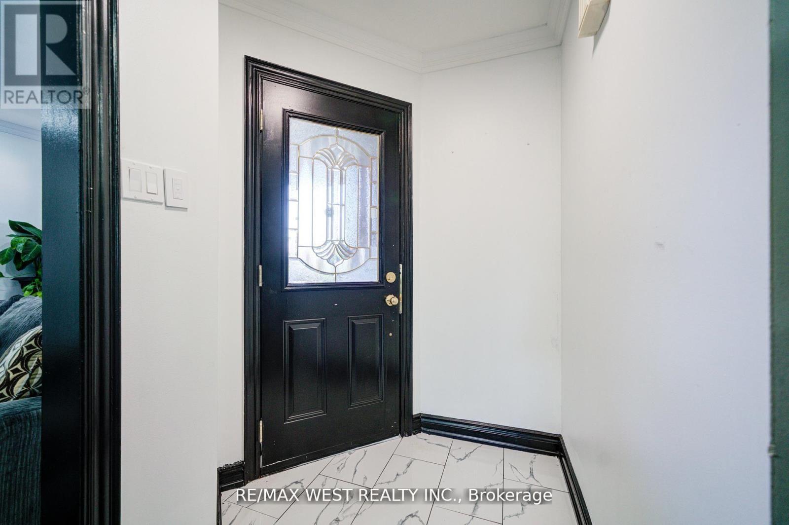 1648 PEPPERWOOD GATE