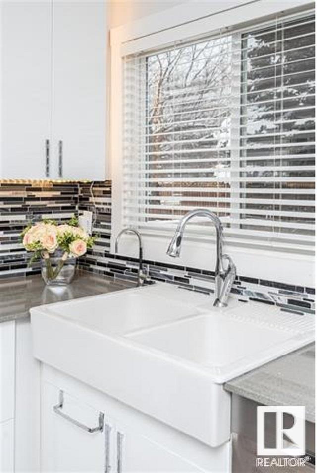 87 GAINSBOROUGH AV