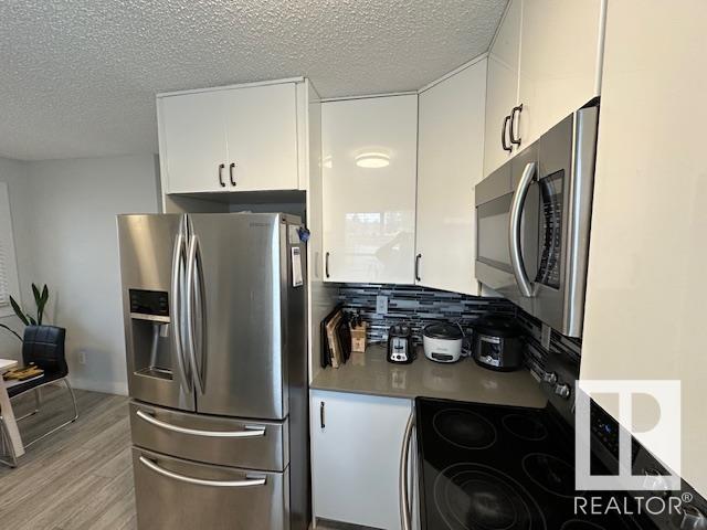 87 GAINSBOROUGH AV