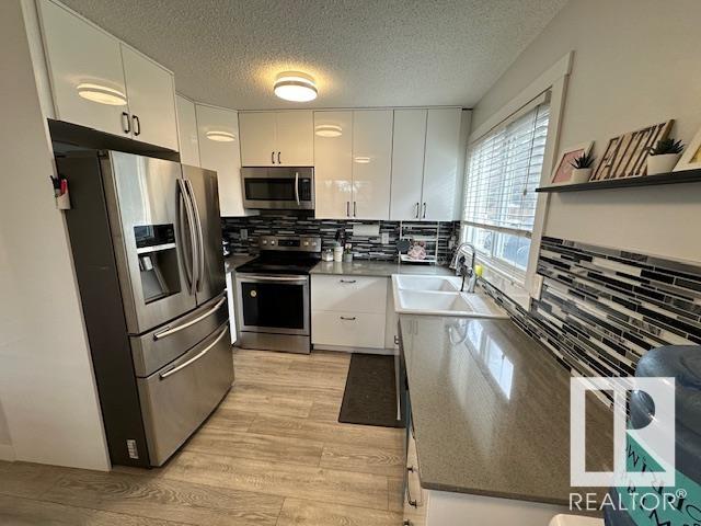 87 GAINSBOROUGH AV