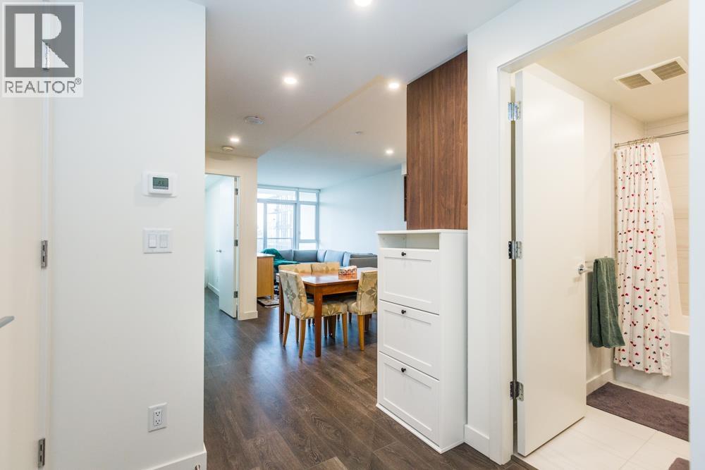 1902 585 AUSTIN AVENUE