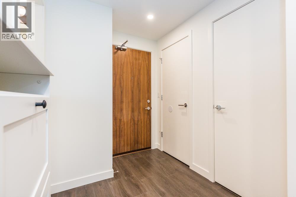 1902 585 AUSTIN AVENUE