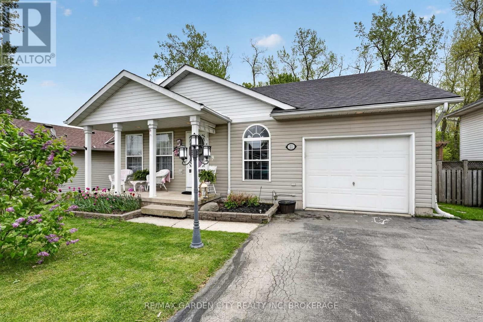 11 ROCHELLE CRESCENT