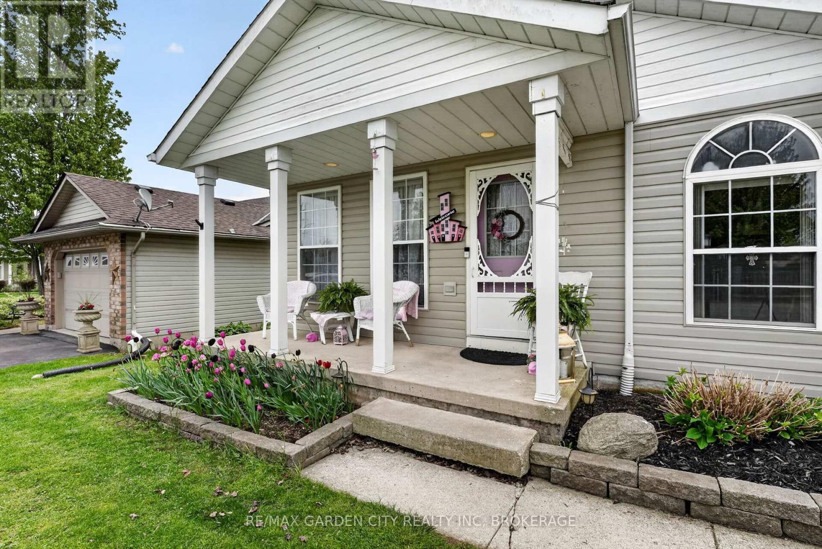 11 ROCHELLE CRESCENT