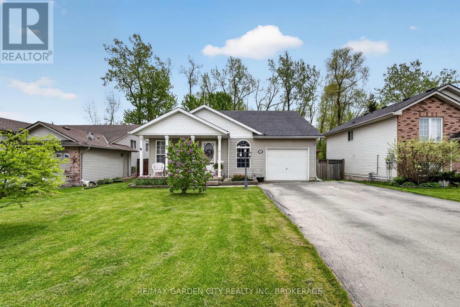 11 ROCHELLE CRESCENT