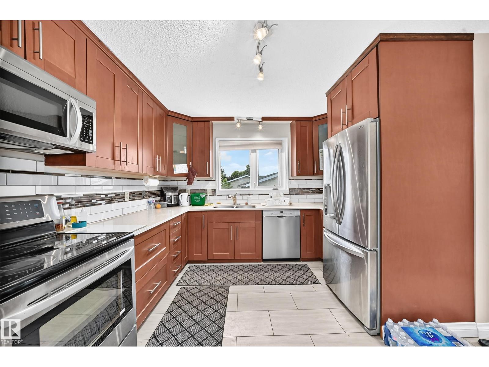 31 HUGHES RD NW