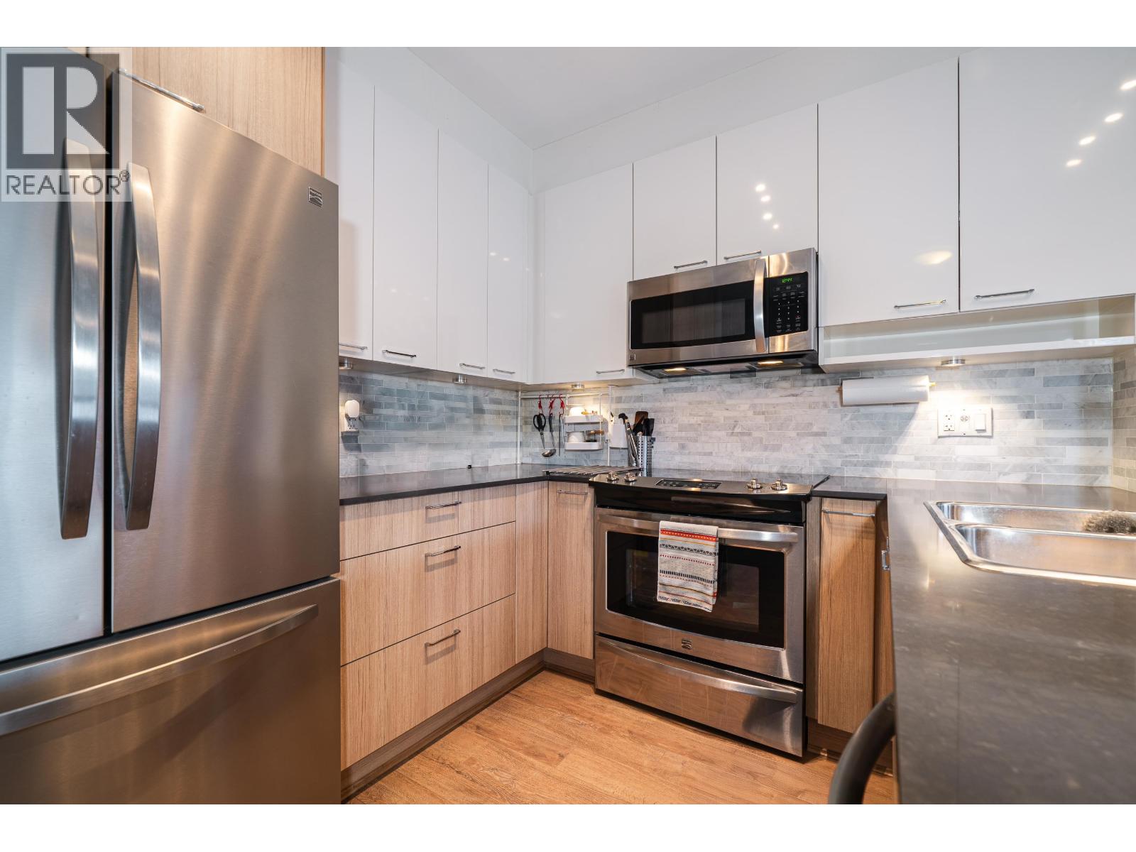 409 210 LEBLEU STREET