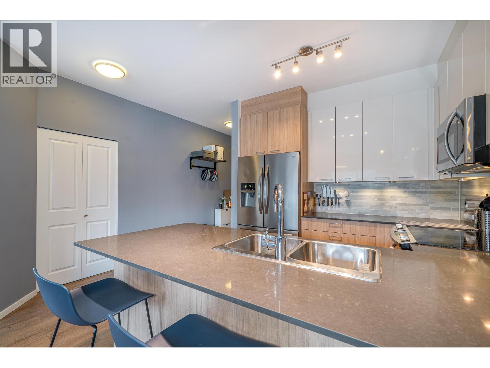 409 210 LEBLEU STREET