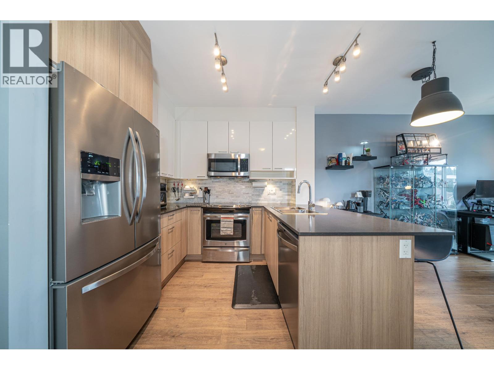 409 210 LEBLEU STREET