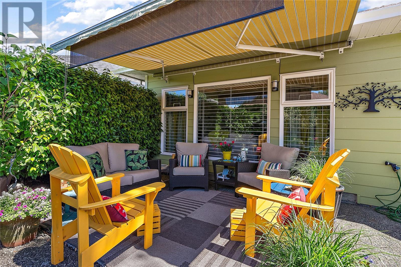 7952 Polo Park Cres