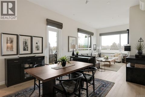 PH5 2285 Bowker Ave Oak Bay BC V8R2E2