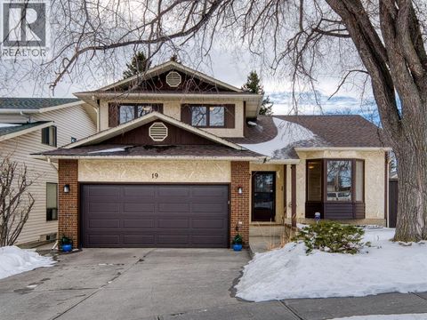 19 Scenic Green NW Calgary AB T3L1A1
